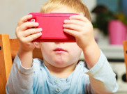 Menatap Layar Smartphone Berisiko Menurunkan Daya Pikir Anak
