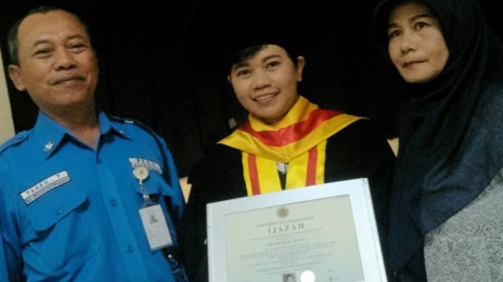 Putri Satpam Raih Gelar Doktor di UGM