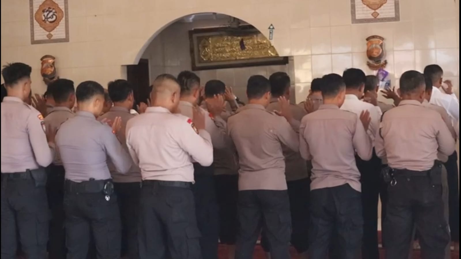Salat Gaib Pemakaman Kapolres Boyolali AKBP Yoga Penuh Kesedihan