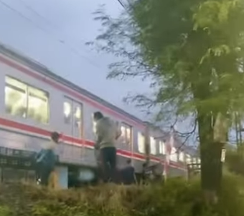 KRL Tabrak Mobil di Bogor, Dipicu Pengendara yang Lalai dan Tak Patuh Aturan