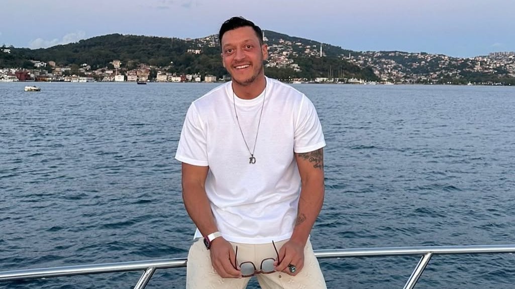 Mesut Ozil Dilarang Kunjungi Werder Bremen, Dituduh Ekstremis Sayap Kanan