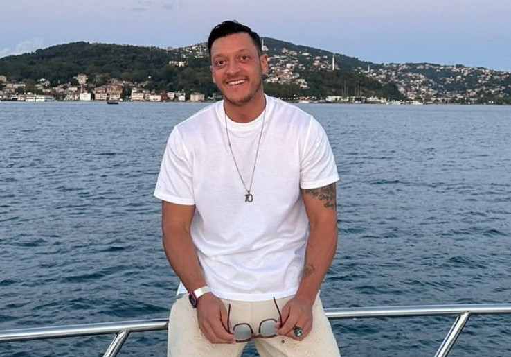 Mesut Ozil Dilarang Kunjungi Werder Bremen, Dituduh Ekstremis Sayap Kanan
