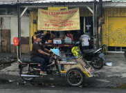 Nasi Lezat Syariah, Warung Makan Rp 1000 per Porsi di Surabaya
