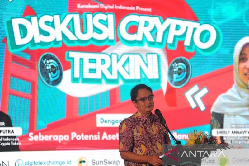 Wamendag Jerry Sambuaga memberikan edukasi kepada ratusan mahasiswa dan pelajar pada acara ‘Diskusi Crypto Terkini’ yang diselenggarakan PT Konakami Digital Indonesia di Palembang, Senin (28/3/2022). ANTARA FOTO/Feny Selly