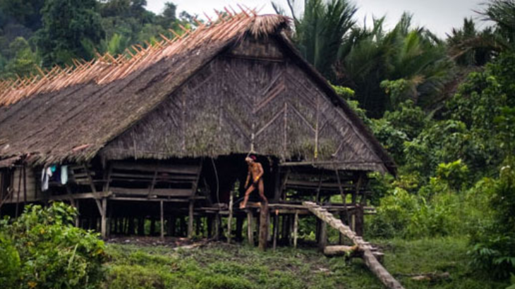 Rumah Panjang Uma suku Mentawai. (Foto/eksotikamentawai2017.wordpress.com)