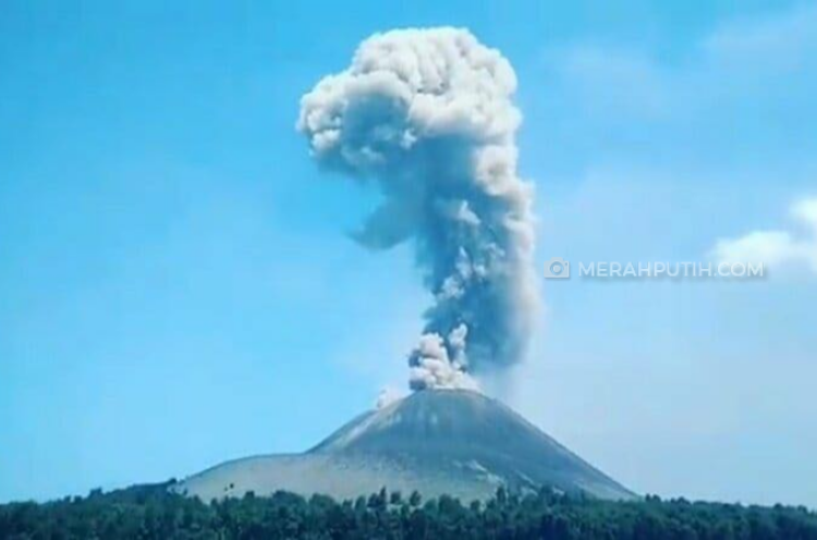 Bagian Gunung Anak Krakatau Muncul Setelah Alami Longsor
