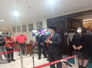 Paksa Bawa Pulang Jenazah Dalam Perda Penanganan COVID-19 Disanksi Denda Rp7,5 Juta