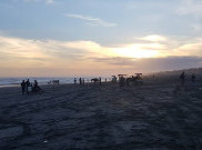 Gelombang Tinggi Landa Pantai Selatan Yogyakarta, Wisatawan Dilarang Berenang