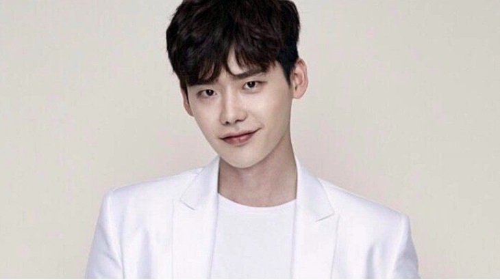 Lee Jong Suk Nasihati Fan di Bawah Umur