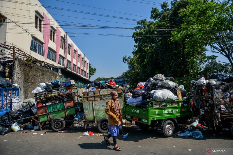 Pemkot Bandung Keluarkan Biaya Tak Terduga Tangani Darurat Sampah