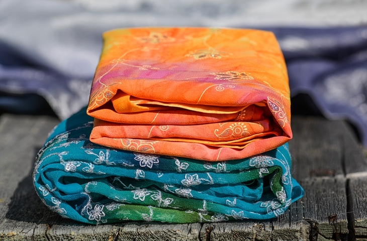 Bahan sifon bersifat ringan dan jatuh saat dikenakan. (Foto: Pixabay/monicore)