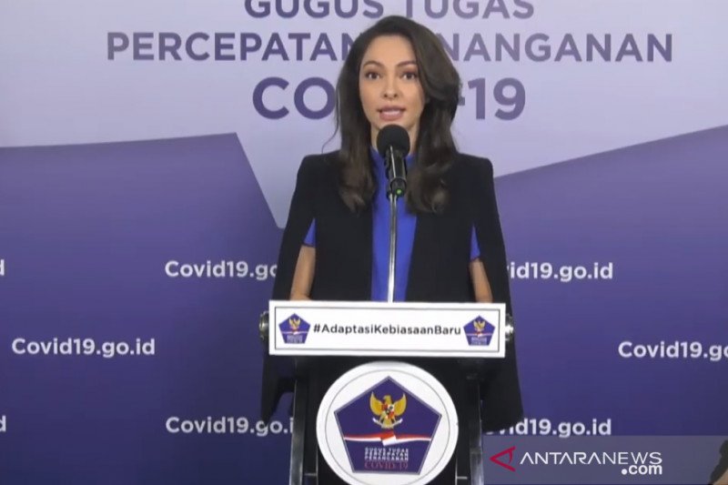 nggota Tim Komunikasi Publik Gugus Tugas COVID-19 Dokter Reisa Broto Asmoro dalam konferensi pers di Graha BNPB, Jakarta pada Jumat (19/6/2020) (ANTARA/Prisca Triferna)