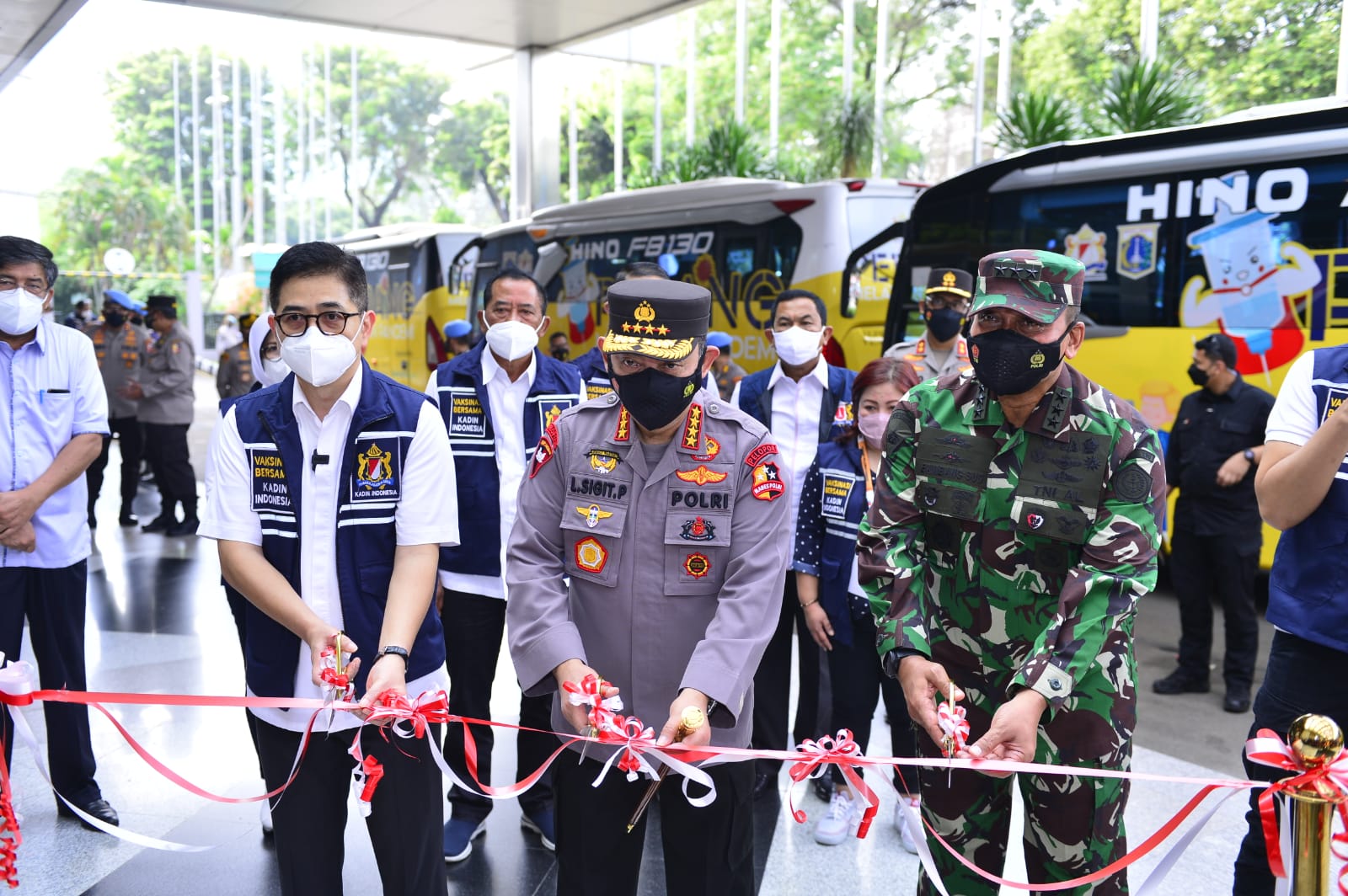 Percepat Herd Immunity, Kapolri Luncurkan 34 Bus Vaksinasi COVID-19 Keliling