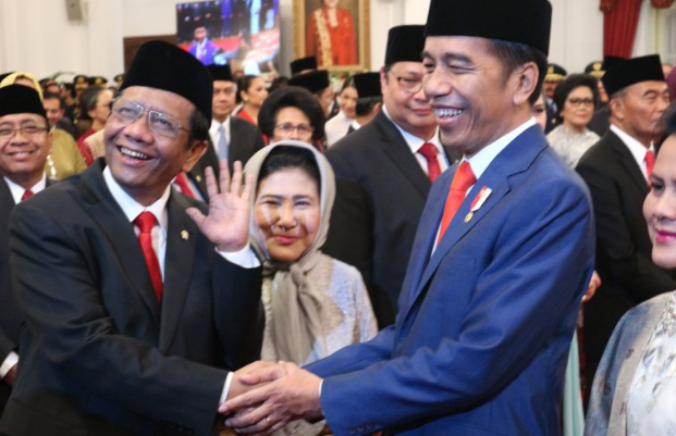 Menko Polhukam Mahfud MD bersama Presiden Jokowi 