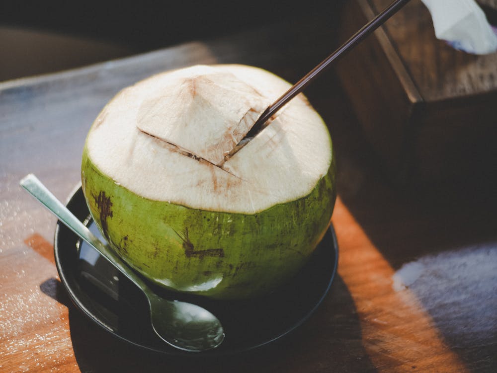 Air kelapa mengandung antioksidan baik untuk tubuh (Foto: pexels/Thunyarat Klaiklang)