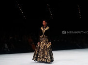 Poppy Dharsono Hadirkan Busana Tradisional Jawa dengan Sentuhan Modern