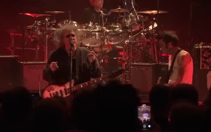 Lirik Lagu The Cure Alone dan Terjemahannya: Menikmati Keindahan dalam Kesendirian