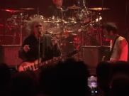 Lirik Lagu The Cure Alone dan Terjemahannya: Menikmati Keindahan dalam Kesendirian