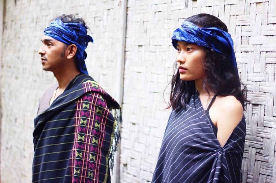 Amanda Pamerkan 24 Koleksi Tenun Baduy di London Fashion Week 2017