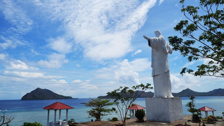 Patung Yesus Memberkati di Balirangeng. (Foto/gittawaloni.blogspot.com)