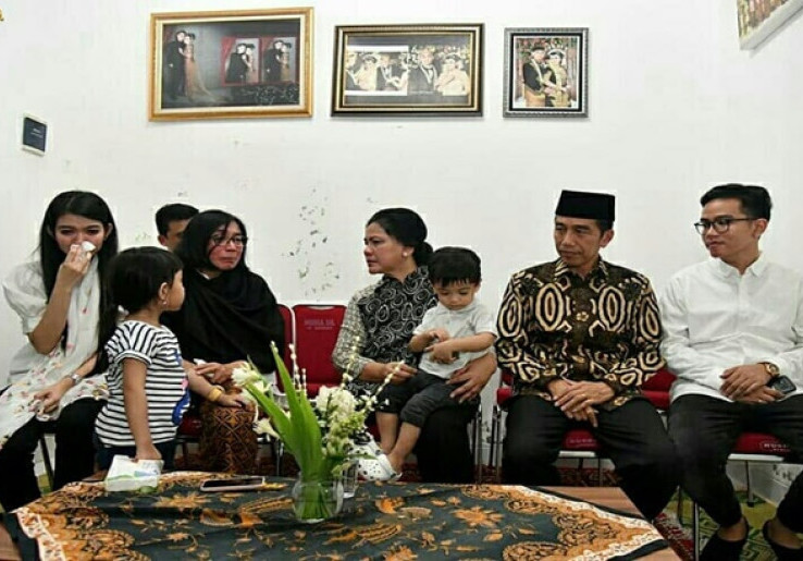Jokowi Tak Ikut Antar Besan ke Liang Kubur