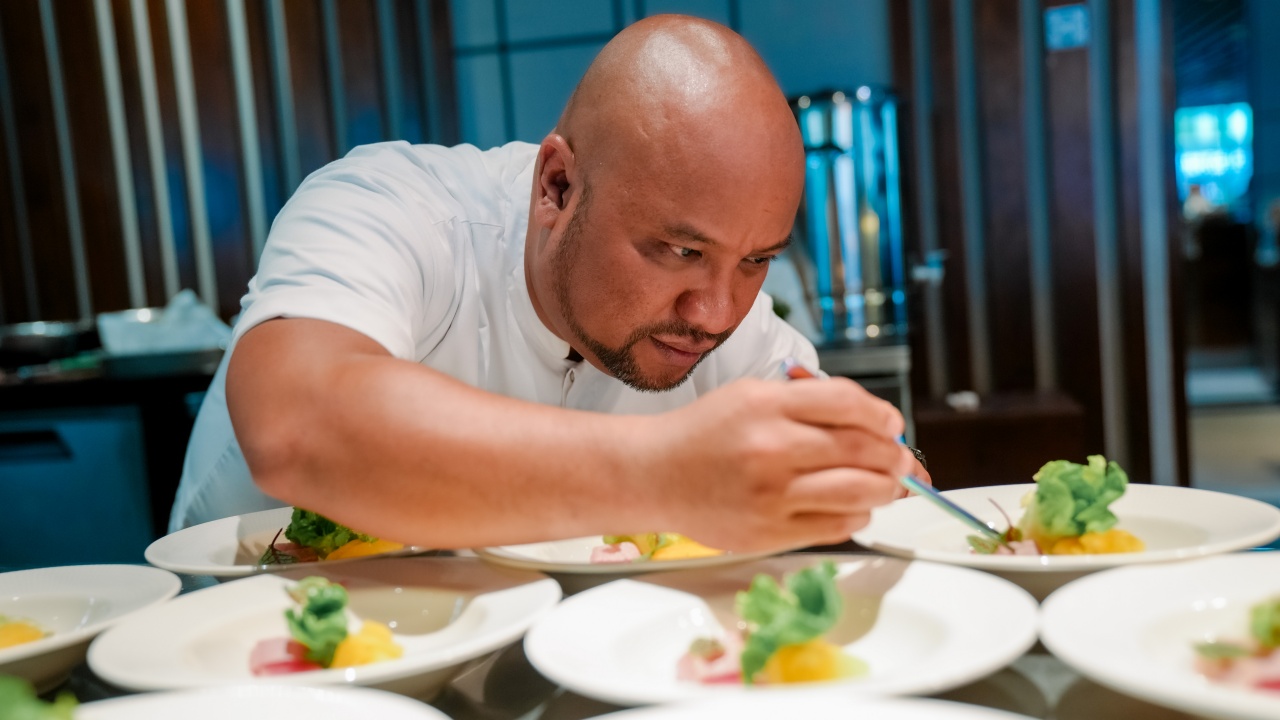 JHL Solitaire Berkolaborasi dengan Chef Mili Hendratno Sambut Ramadan Lewat 'Timeless Light of Tradition'