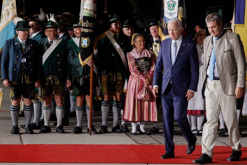 G7 Rumuskan Sanksi Larangan Pembelian Emas Rusia