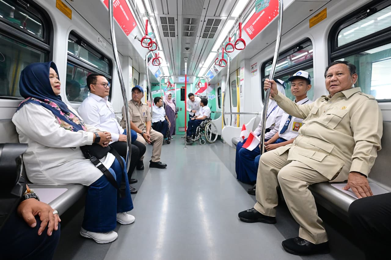Warga Sambut LRT Kelapa Gading - Manggarai, Banyak Manfaat Yang Bakal Didapat