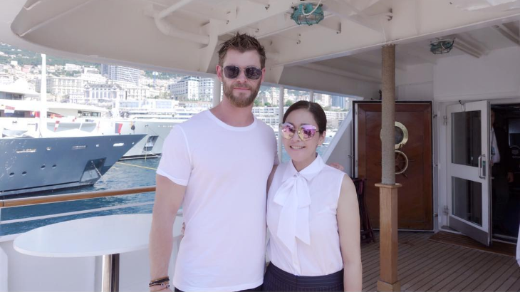 Maia Estianty Pamer Foto Bareng dengan Chris Hemsworth