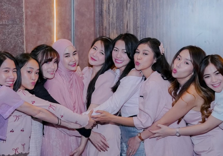 Lirik Lagu 'Pura-pura Cinta' dari Chibi Chibi, Kembali Viral di TikTok!