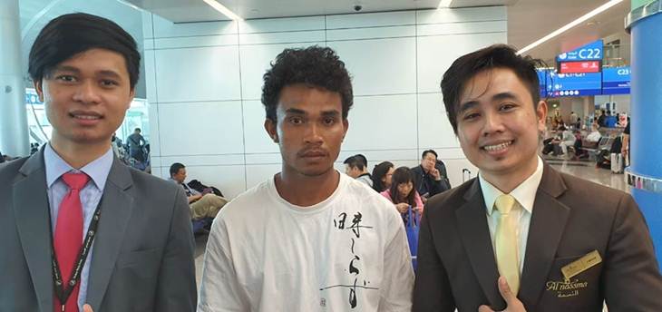 Ahmad Yani bersama WNi yang bekerja di Bandara Dubai Made dan Riko. (Foto: Facebook/Kang Dedi Mulyadi)