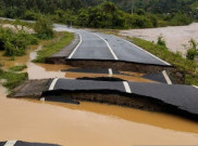 Jalan Provinsi Terputus Akibat Banjir di Kabupaten Pesisir Selatan Sumbar