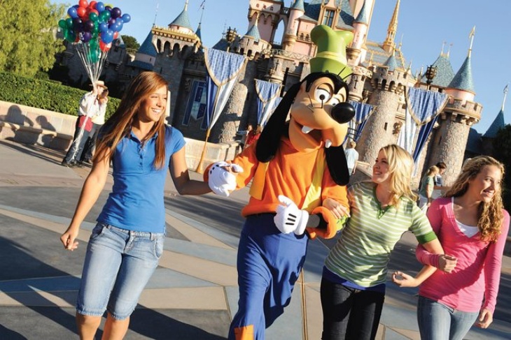 Disney Bersiap Buka Kembali Taman Hiburan