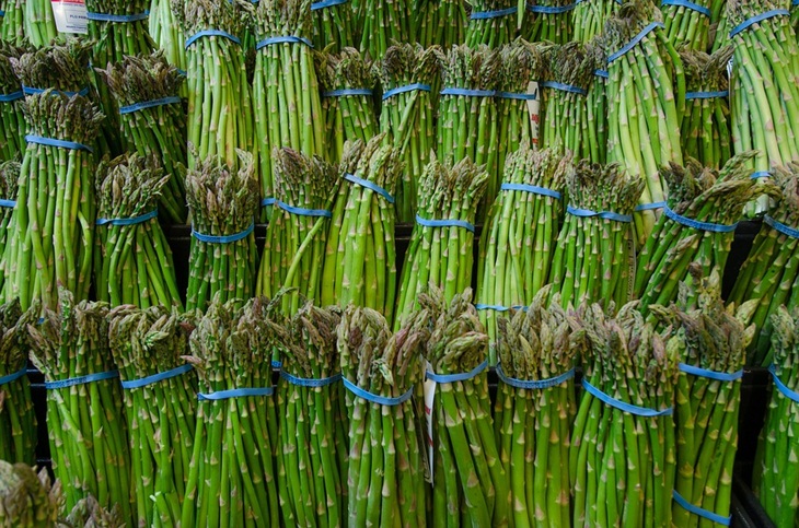 Asparagus mengandung vitamin E dan mineral untuk meningkatkan fungsi hormon. (Foto: Pixabay/skeeze)