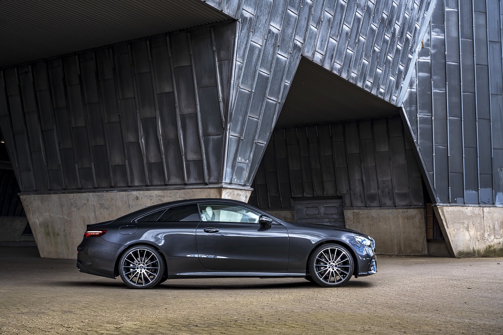 Mercedes-Benz E 200 Coupe AMG Line Hadir dengan Fitur Terbaru