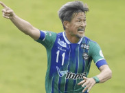 58 Tahun Tetap Menggila di Lapangan Hijau! King Kazu Masuk, Suzuka Langsung Menang