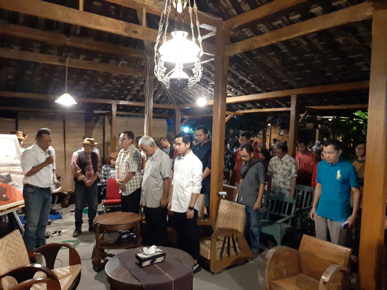 Bakal cawali di Pilwakot Solo, Gibran Rakabuming Raka menghadiri acara sarasehan di Ndalem Padmosusastran Solo, Jawa Tengah, Kamis (2/1). (MP/Ismail)