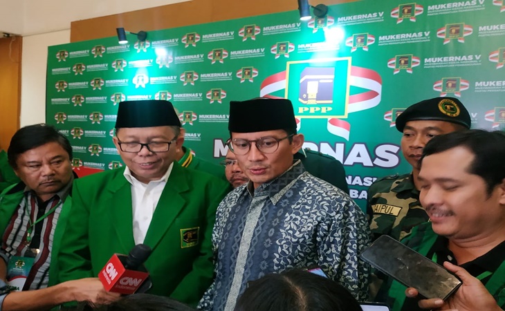 Politisi PPP Arsul Sani mendampingi Sandiaga Uno saat Mukernas V PPP