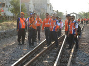 PT KAI Daop 3 Cirebon Terjunkan Ratusan Petugas Amankan Perjalanan Kereta