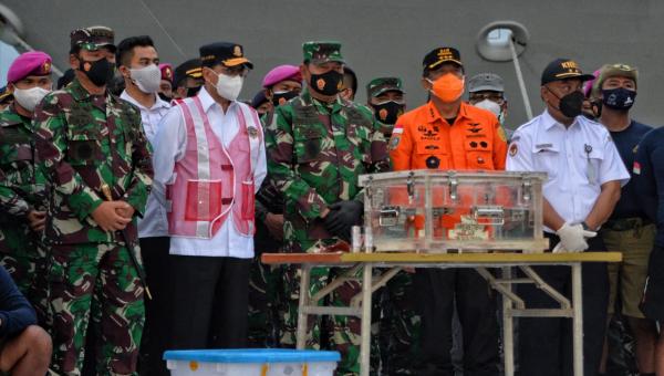 Penemuan kotak hitam Sriwijaya Air. (Foto: Antara)