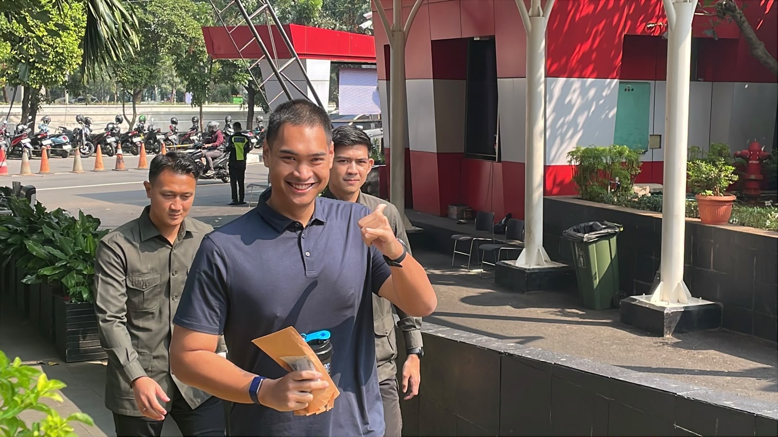 Eks Menpora Dito Ariotedjo Penuhi Panggilan KPK, Tampak Lebih Kurus