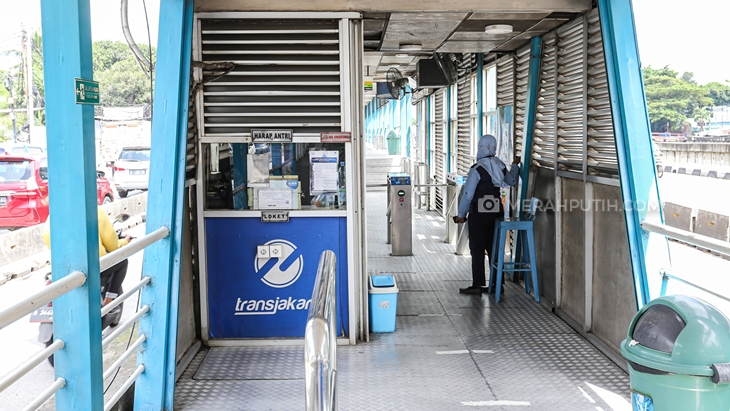 Mulai Besok Halte Glodok Sementara Beroperasi