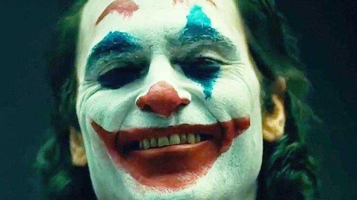 Tertawa Joker tidak normal (Foto: Penggemardc.com)