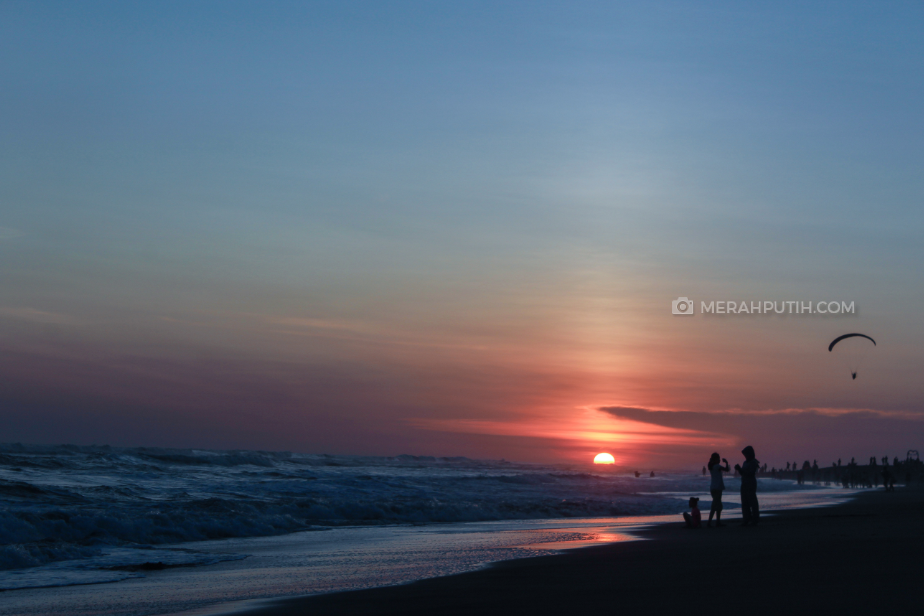 Pantai Parangtritis Ramai Dikunjungi Wisatawan, Pemkab Bantul Raup PAD Rp 407,9 Juta