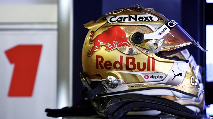 Max Verstappen Gunakan Emas Asli di Helm Juara Dunianya