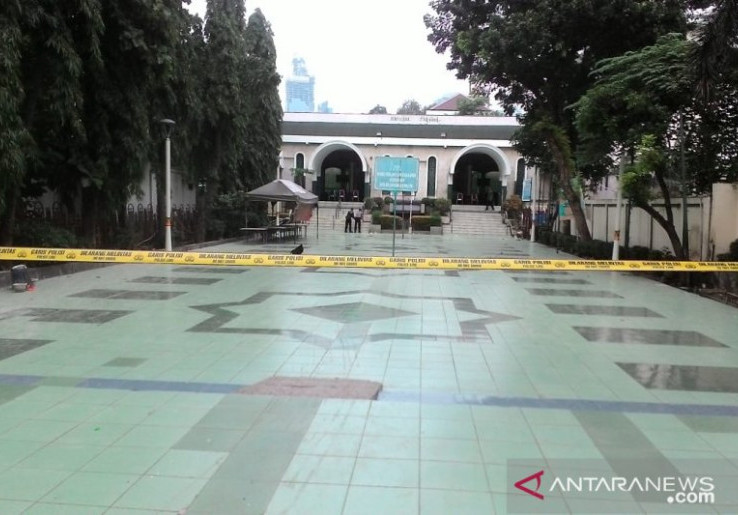 Ternyata Ini Isi Benda Mencurigakan yang Dilempar Pria Misterius di Masjid Sunda Kelapa