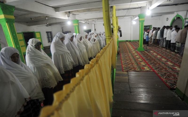 Ratusan jamaah Naqsabandiyah merayakan Idul Fitri 1440 H