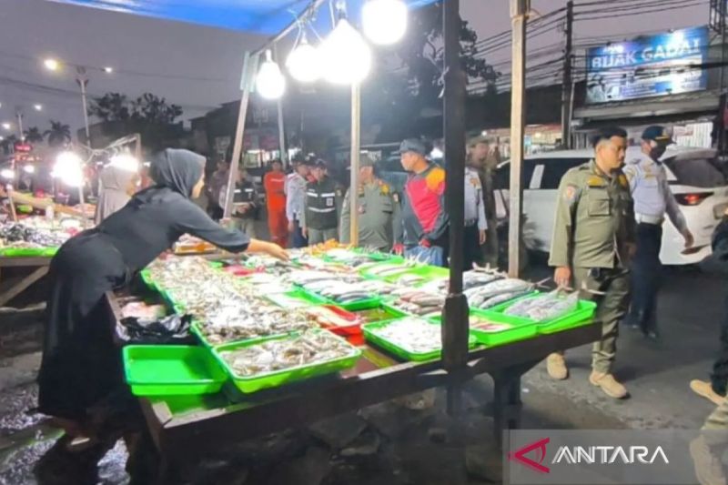 Bikin Macet Jalan, 613 PKL Kramat Jati Dipindahkan ke 4 Lokasi