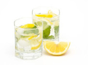5 Manfaat Minum Air Lemon Hangat di Pagi Hari