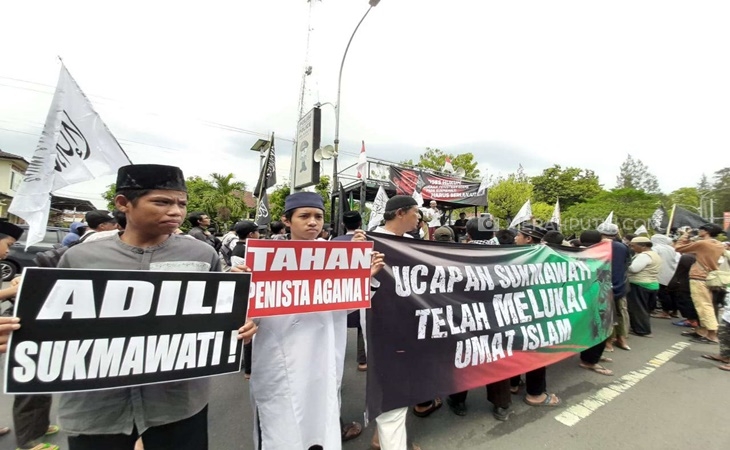Ormas Islam Solo Demo Tuntut Sukmawati Diadili Atas Dugaan Penistaan Agama